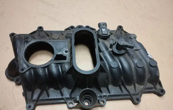 Chevrolet Tahoe Intake manifold 17090633 16187556