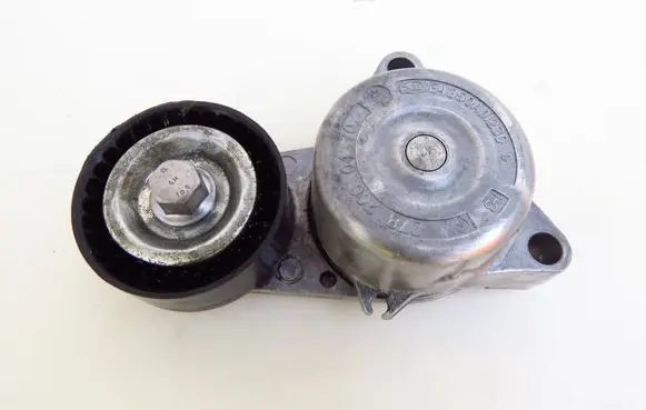 Mercedes-Benz CLS C218 X218 Generator/alternator belt tensioner A2782000470