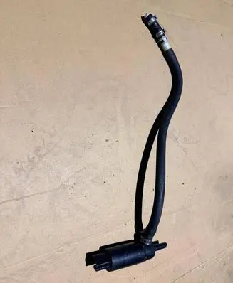 Volkswagen PASSAT B6 Headlight washer pump 001007