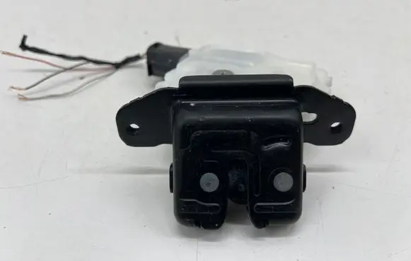 Toyota Yaris XP210 Tailgate/trunk/boot lock/catch/latch 