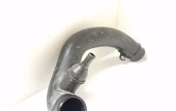 Mazda CX-7 Turbo air intake inlet pipe/hose R2AX13231 K3804