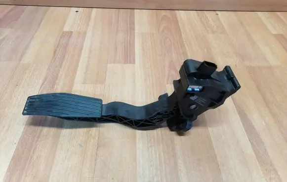 Opel Insignia B Accelerator throttle pedal 84657615 1691405880 545334844