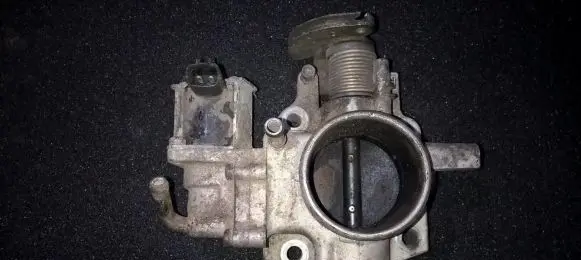 Mazda 323 Throttle valve
