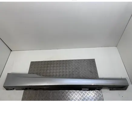 Foot area side trim