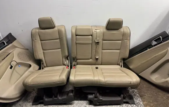 Seat set