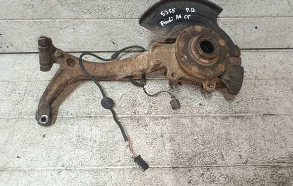 Front wheel hub spindle knuckle