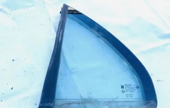 Rear vent window glass
