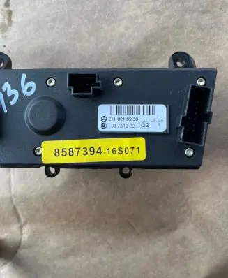 Mercedes-Benz E W211 Parking (PDC) sensor switch 2118216958 8587394