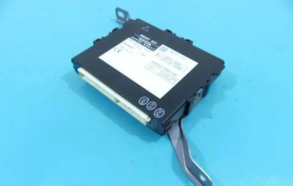 Toyota Avensis T270 Central body control module 89990-05011 IMPRK1264792