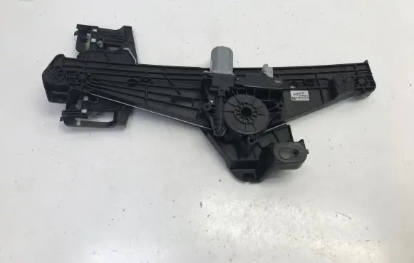 Opel Mokka B Rear door window regulator with motor 9843773980