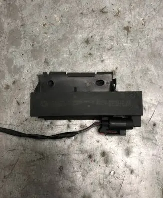 Maserati Quattroporte Aerial antenna amplifier 68067753AABILI 68067753AA