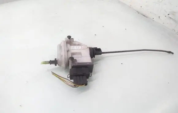 Volkswagen PASSAT B4 Central locking motor 3A0862153B