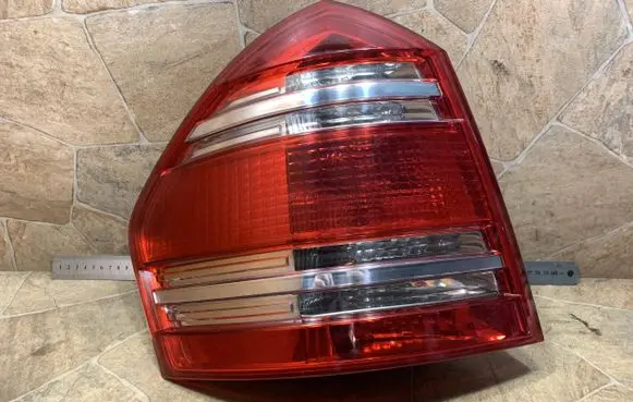 Mercedes-Benz GL X164 Rear/tail lights A1648200564