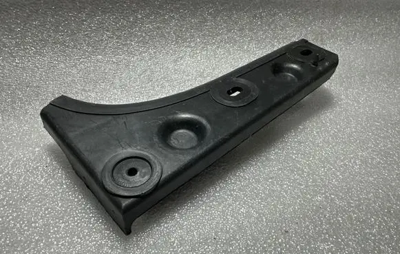 Front bumper mounting bracket