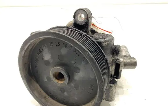 Mercedes-Benz E W212 Power steering pump A0064664801