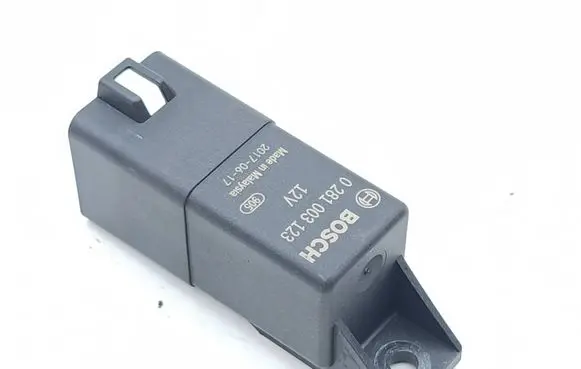 Jaguar F-Pace Glow plug pre-heat relay FX23189E2AC 0281003123