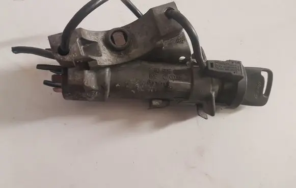 Audi A6 S6 C5 4B Ignition lock 4B0905851B