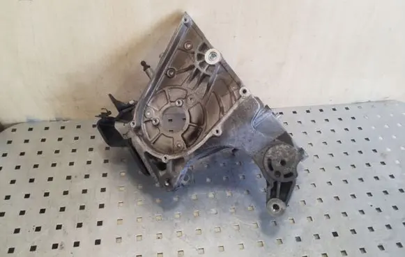 Opel Zafira C Engine mounting bracket 55574721