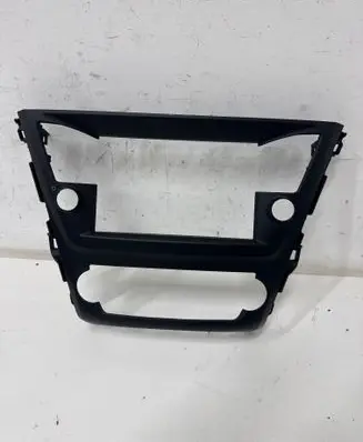 Toyota Avensis T270 Radio/GPS head unit trim 5540505290