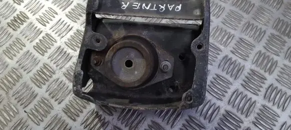 Peugeot Partner Engine mount bracket