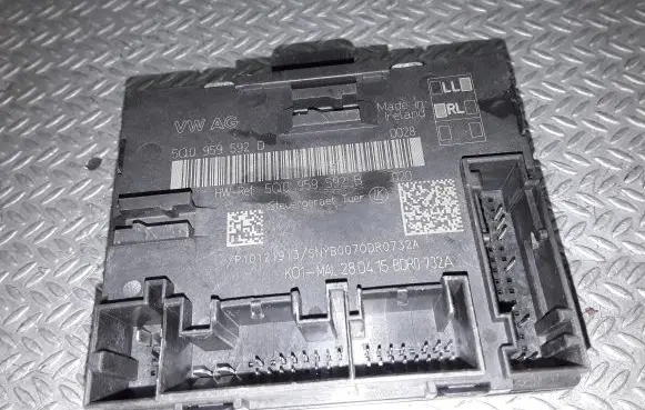 Volkswagen PASSAT B8 Door control unit/module 5Q0959592B