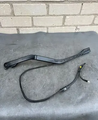 Volvo S90, V90 Front wiper blade arm 31440420