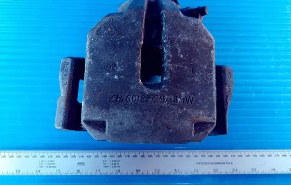BMW 5 E39 Front brake caliper 6022296