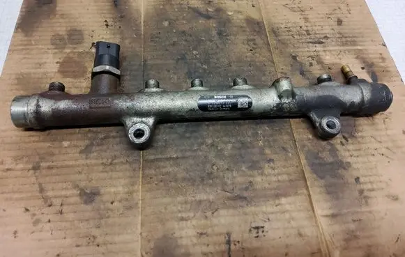 Renault Scenic II - Grand scenic II Fuel main line pipe 0445214065 8200330912 048656L4