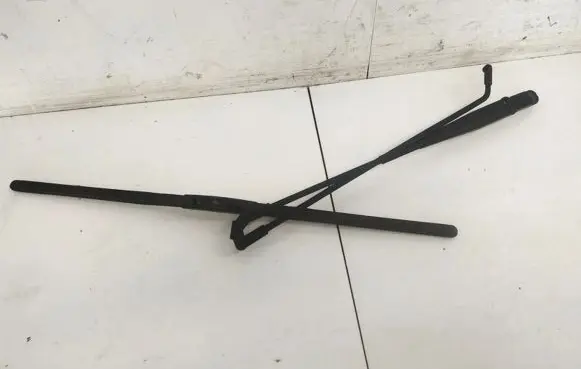 Toyota Aygo AB10 Front wiper blade arm