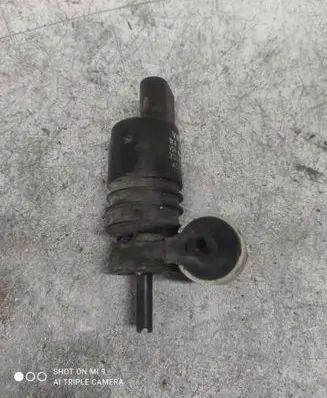 Volkswagen PASSAT B6 Windscreen/windshield washer pump 1K6955651