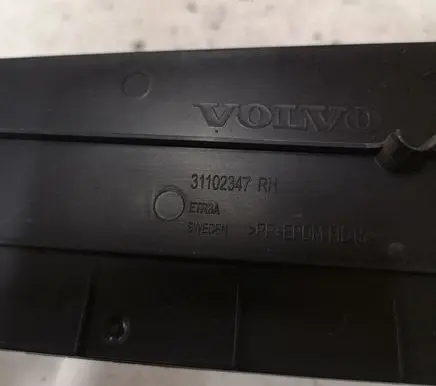 Volvo V40 Front sill trim cover 31102347
