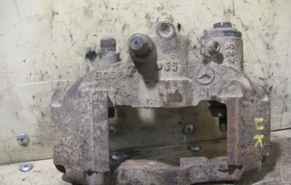Mercedes-Benz Vito Viano W638 Rear brake caliper