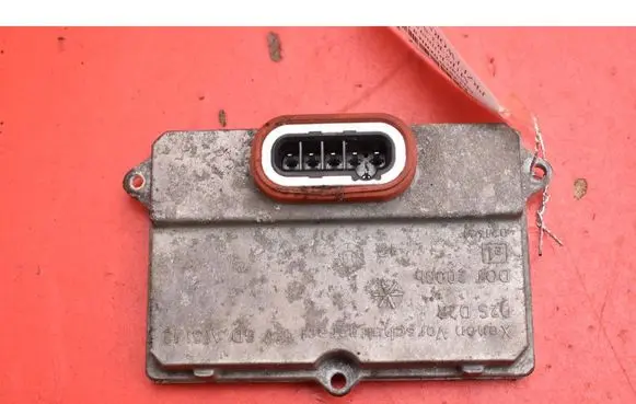 Nissan Primera Voltage converter/converter module 5DV00829000