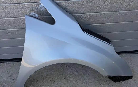 Toyota Avensis T270 Fender