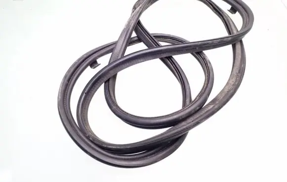 BMW 5 E60 E61 Trunk rubber seal (body) 