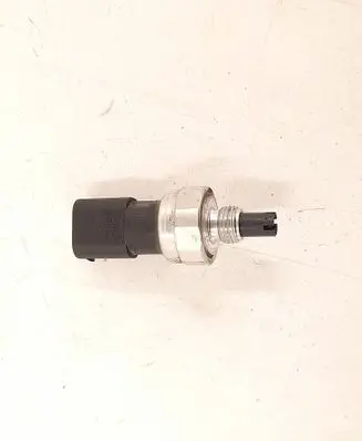 Mercedes-Benz C W205 Air conditioning (A/C) pressure sensor 2038300472 A2038300472