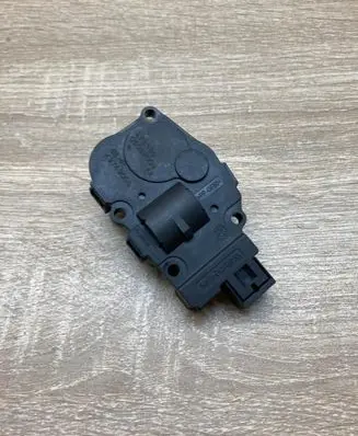 Audi A4 S4 B8 8K Air flap motor/actuator EFB330 05092008 K9749005