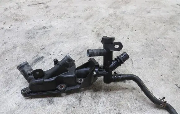 Renault Clio IV Thermostat housing GMAUTO4574097