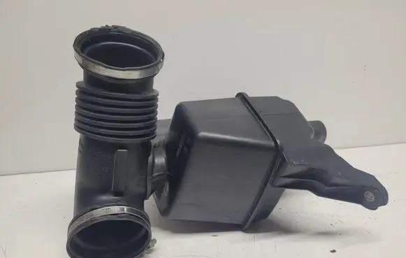 BMW 5 E60 E61 Intake resonator 7571463 10991213 70322007