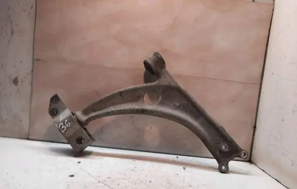 Volkswagen PASSAT B6 Front lower control arm/wishbone 3C0407153B