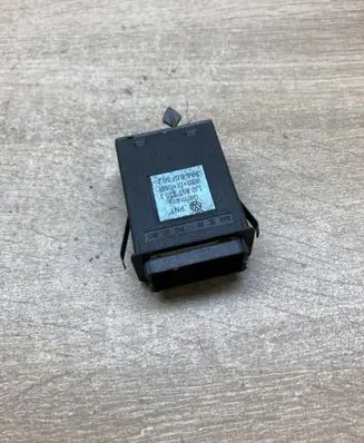 Volkswagen Golf IV Hazard light switch 1J0953253J