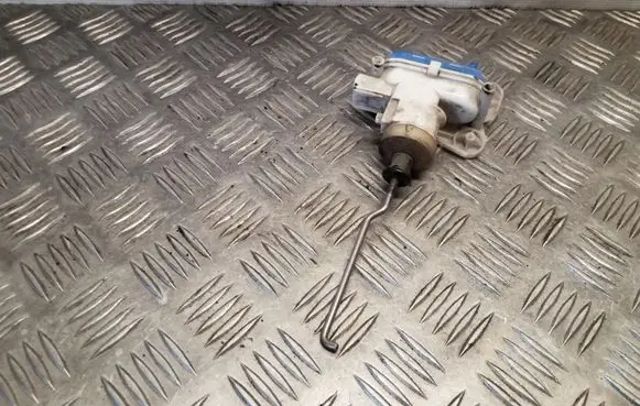 Audi 80 90 S2 B4 Central locking vacuum pump 893862123