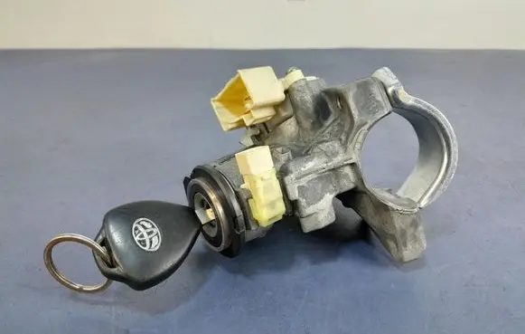 Toyota Auris 150 Ignition lock 450200204