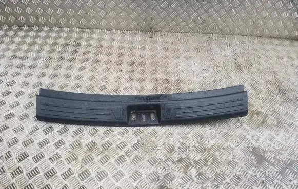 Trunk/boot sill cover protection