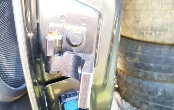 Fiat Bravo Rear door lower hinge
