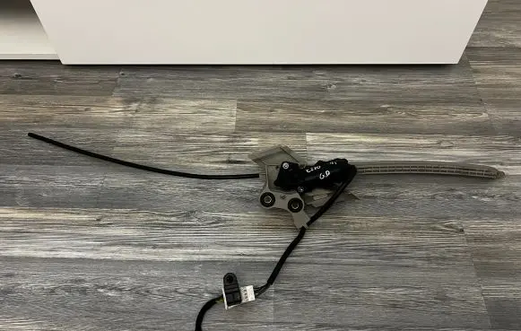 Mercedes-Benz E W212 Curtain motor A2128203042