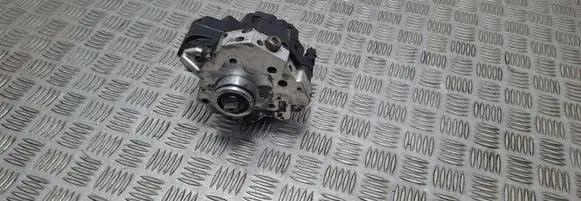 Volvo V70 Fuel injection high pressure pump 8689590