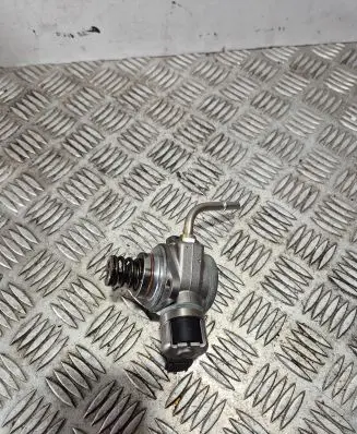 Volvo S60 Fuel injection high pressure pump 31437903