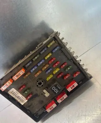 Volkswagen PASSAT B6 Fuse box set 3c0937126