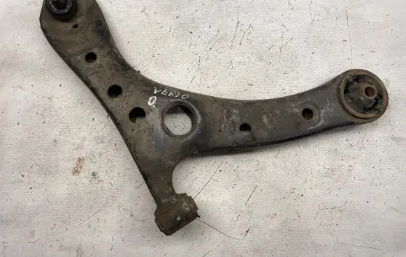 Toyota Avensis Verso Front lower control arm/wishbone